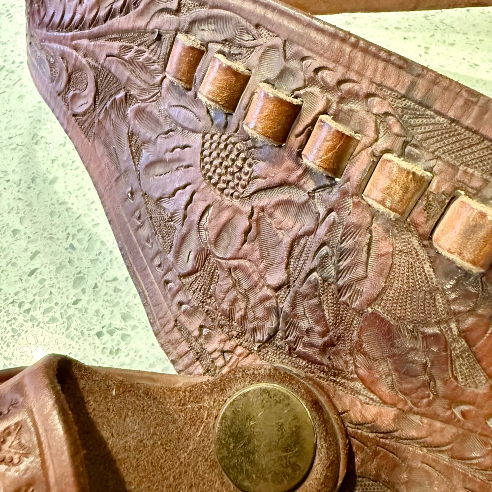 Vintage Beautiful Hand Tooled Leather Belt leftie holster with bullet storage